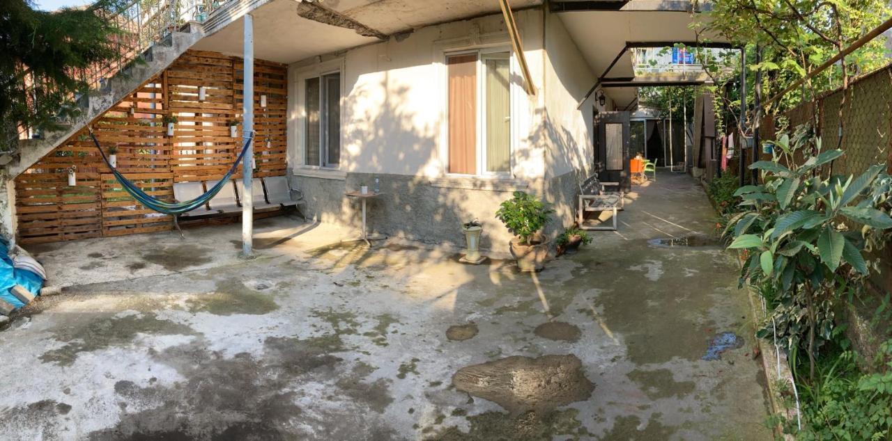Guest House Barbi Μπατούμι Εξωτερικό φωτογραφία