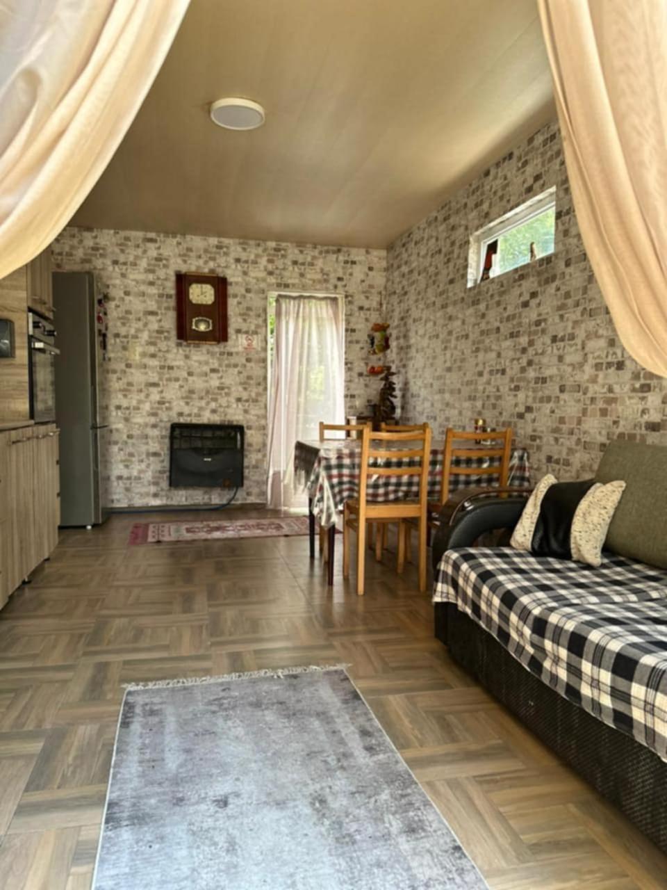 Guest House Barbi Μπατούμι Εξωτερικό φωτογραφία