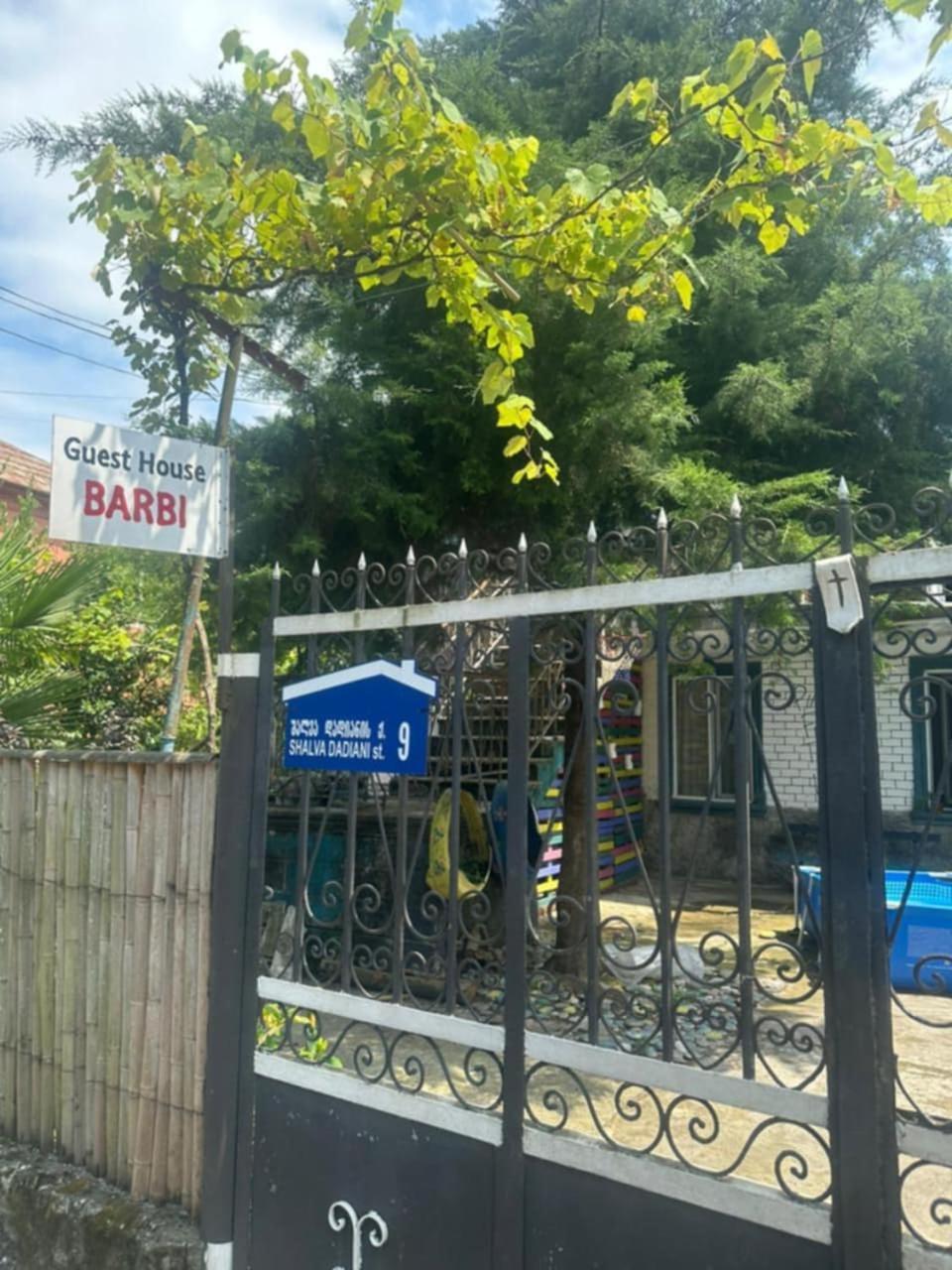 Guest House Barbi Μπατούμι Εξωτερικό φωτογραφία